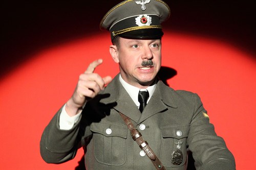 Hitler představení