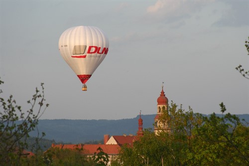 DLNK balon nad zámkem