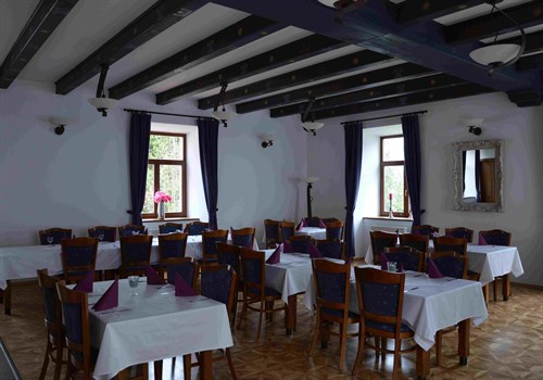 zámecký hotel salonek